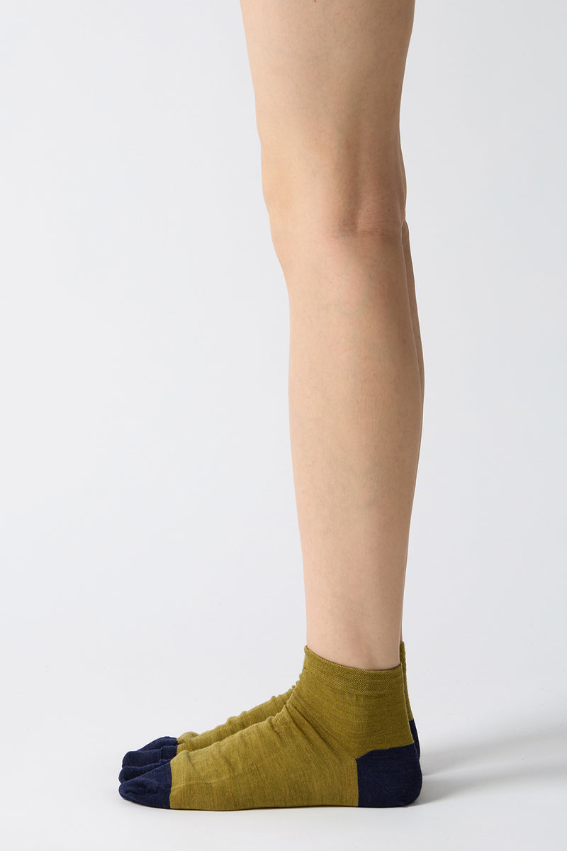2 pairs of word woolen socks pink khaki