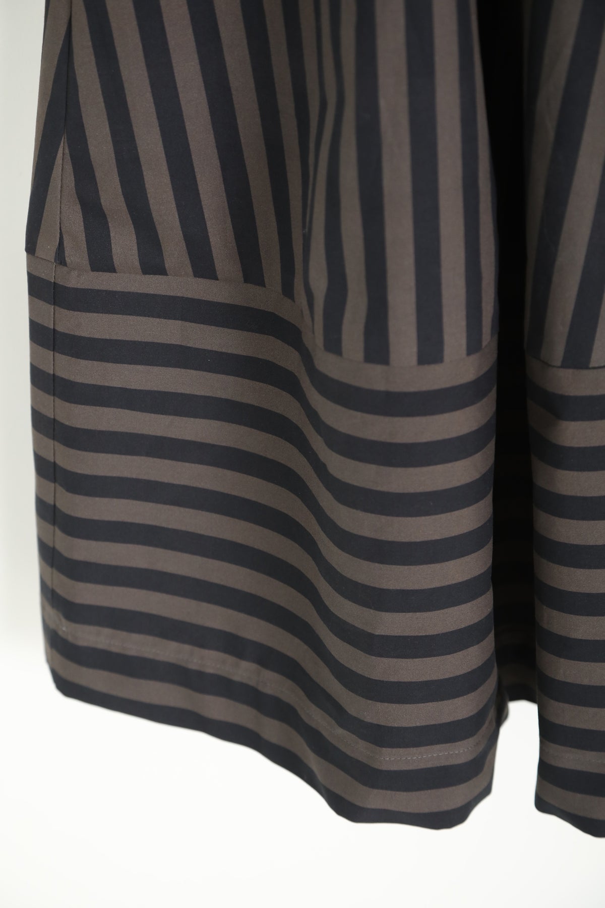 skirt sabrina grey x black stripe