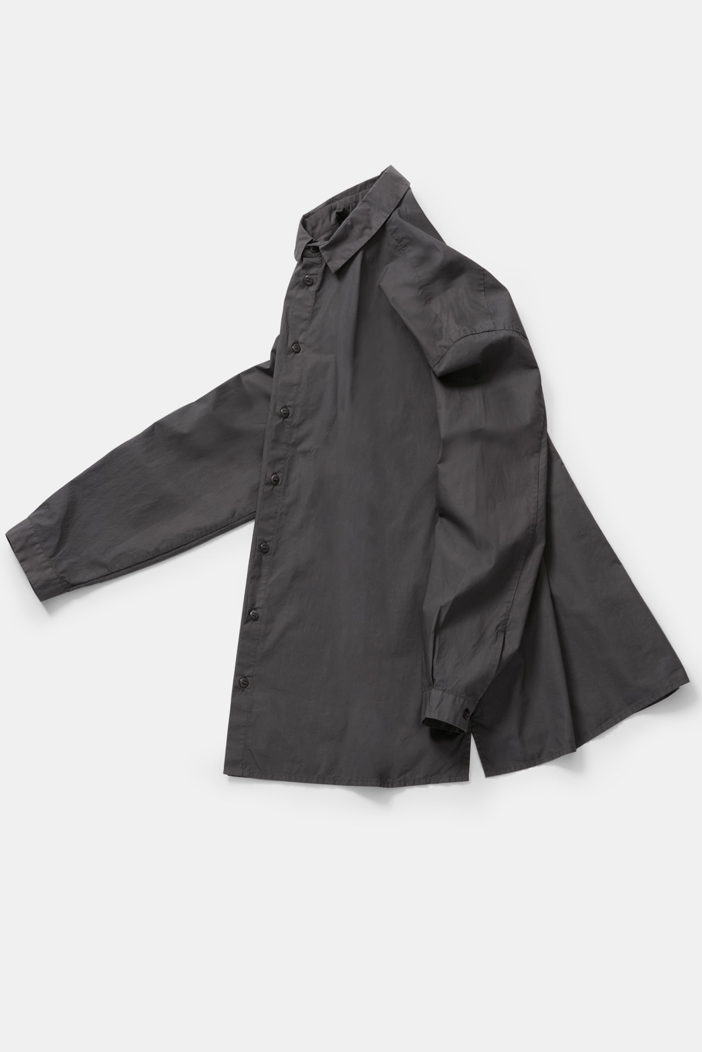profile product view of toogood draughtsman shirt poplin pencil emphasizing the long tapered sleeves and side slit details