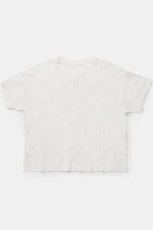 close up view of toogood fencer t-shirt chalk boxy cut and easy layering piece
