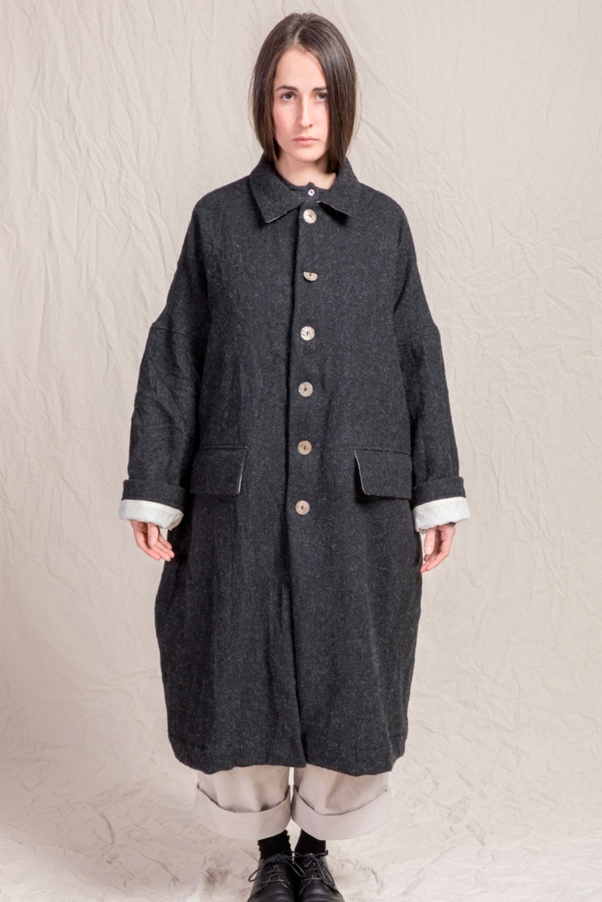 album di famiglia crash wool linen coat almost black | carrousel