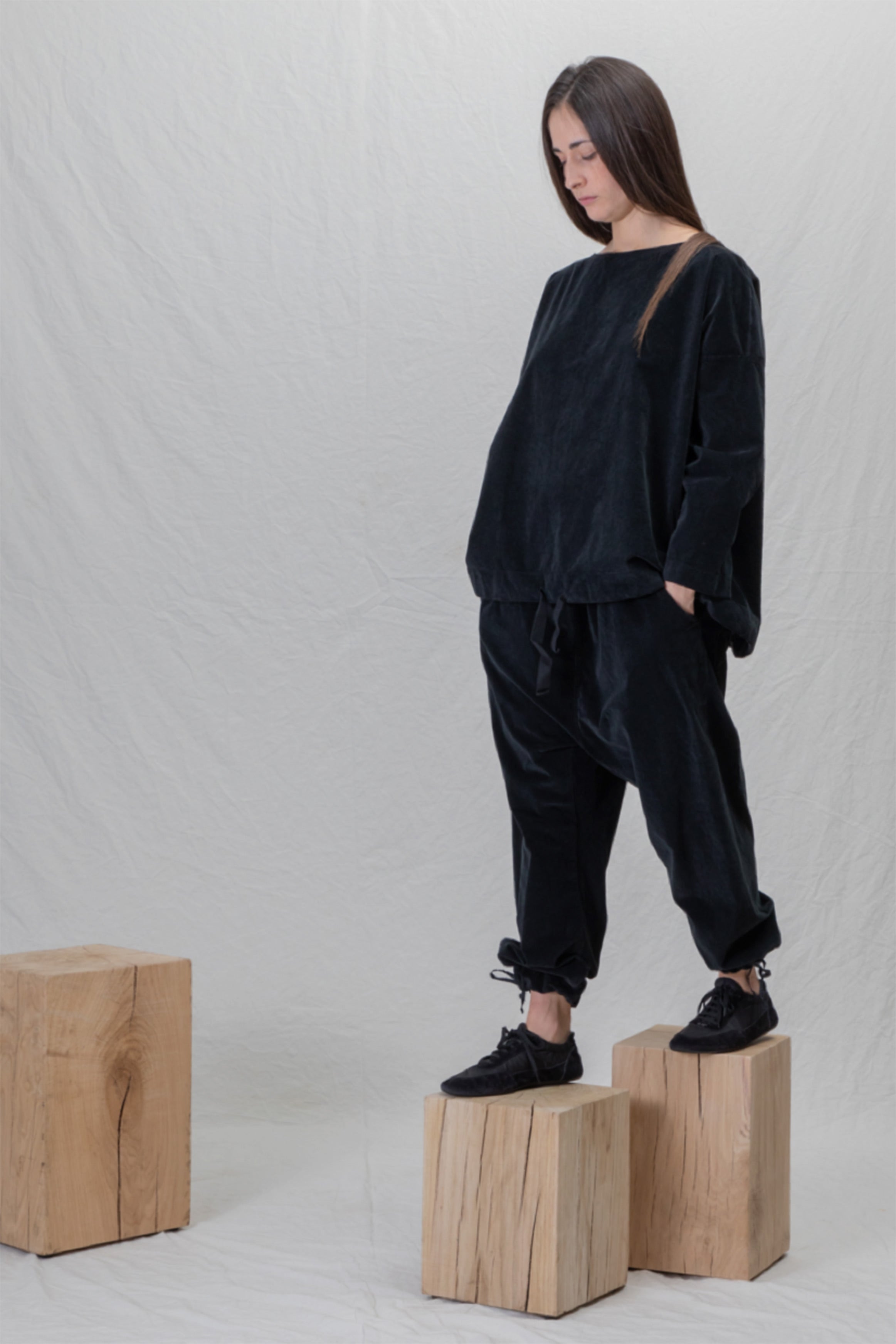 elasticated ankle trousers v black