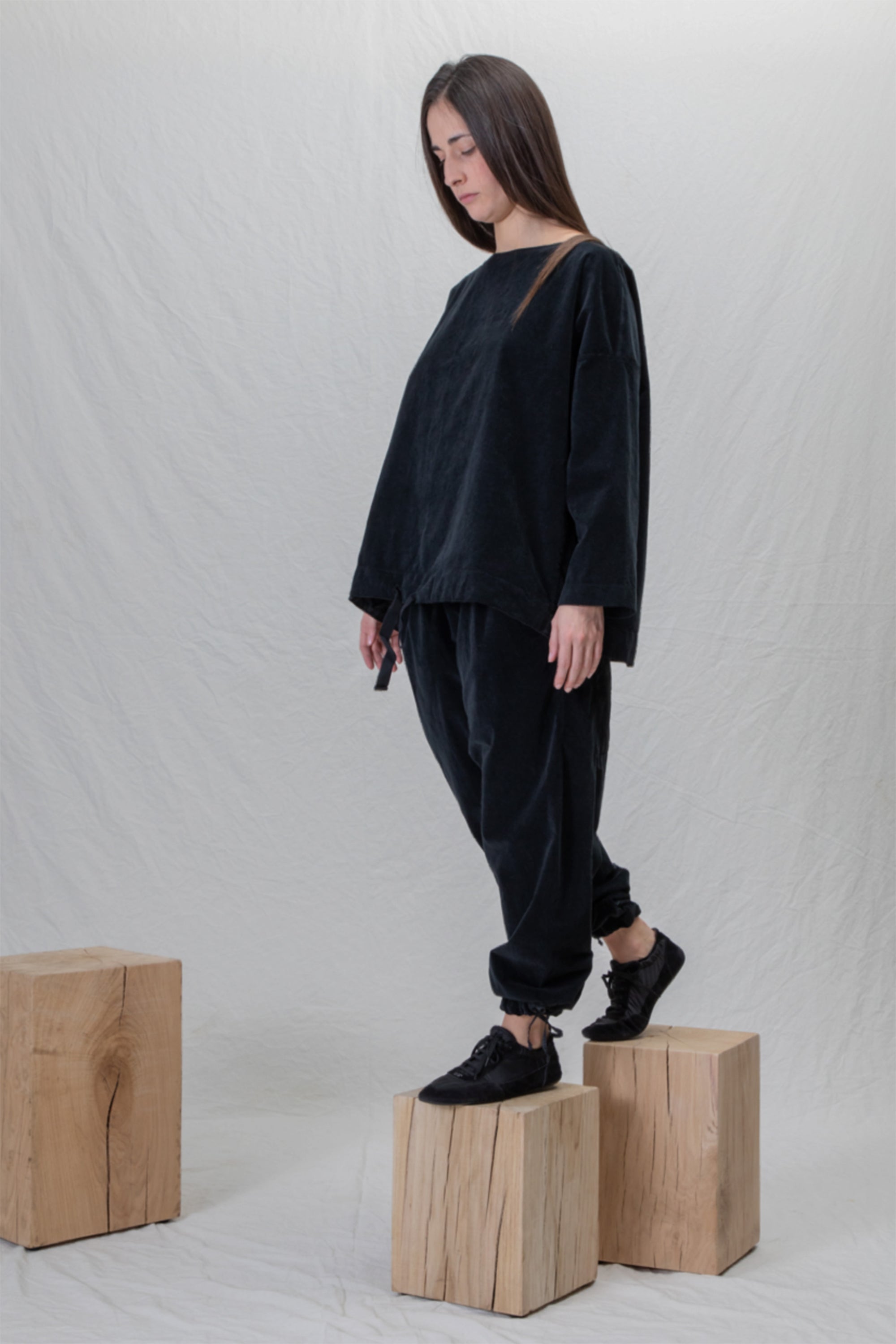 elasticated ankle trousers v black