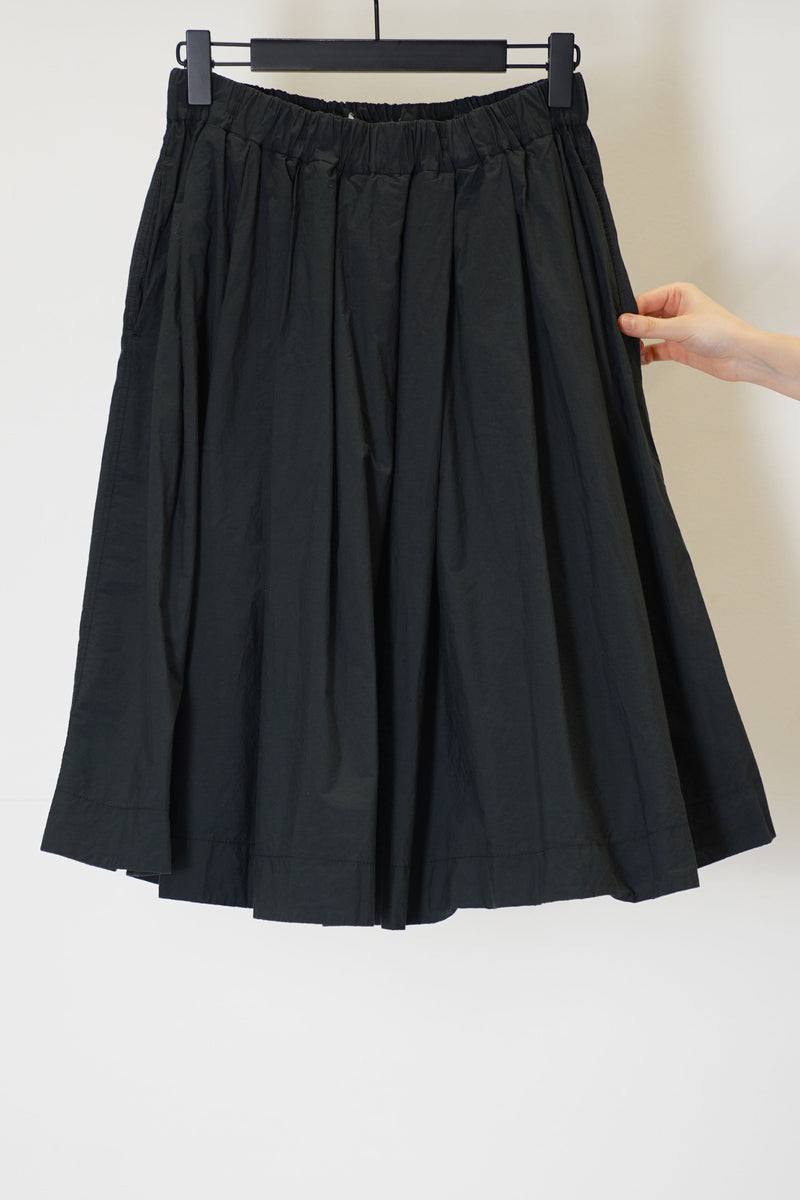 pleated short skirt tc black