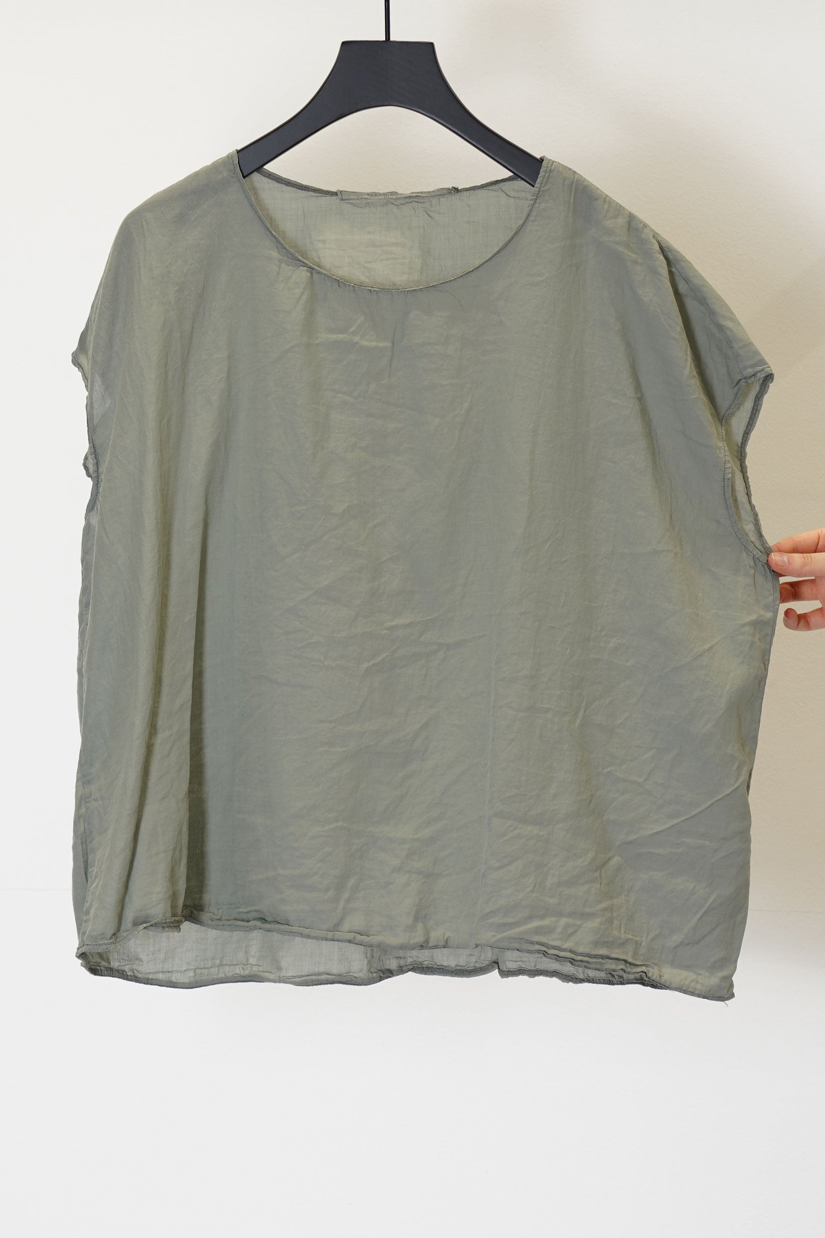 album di famiglia sleeveless t-shirt tl sage | carrousel the store