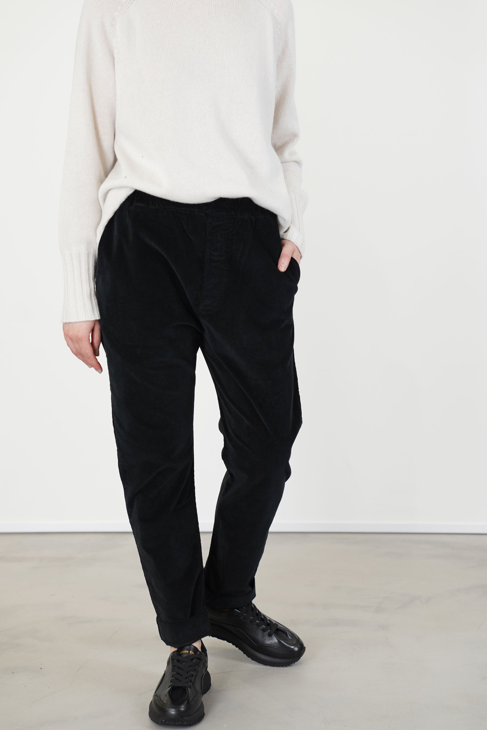 slim trousers v black