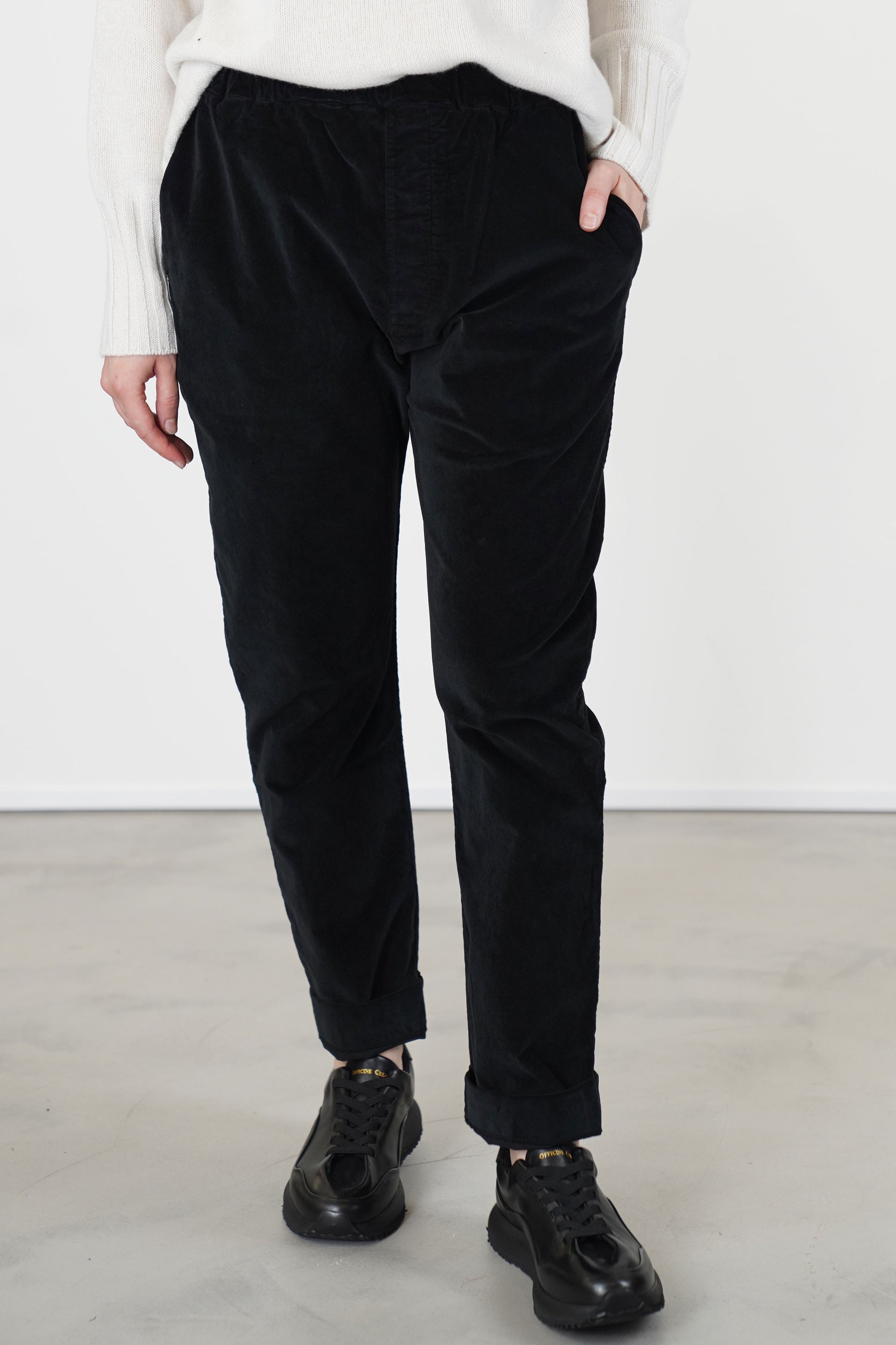 slim trousers v black