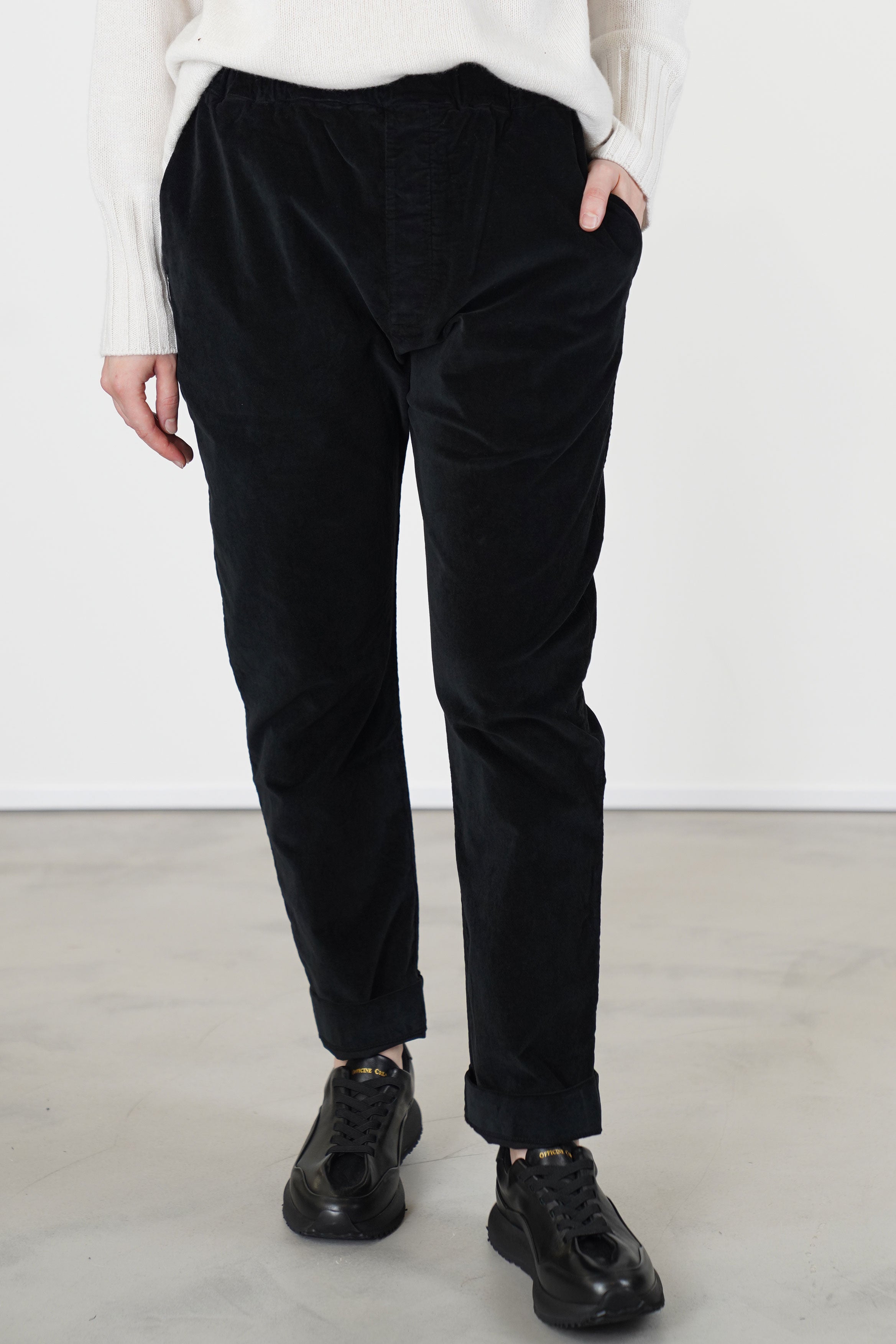 slim trousers v black