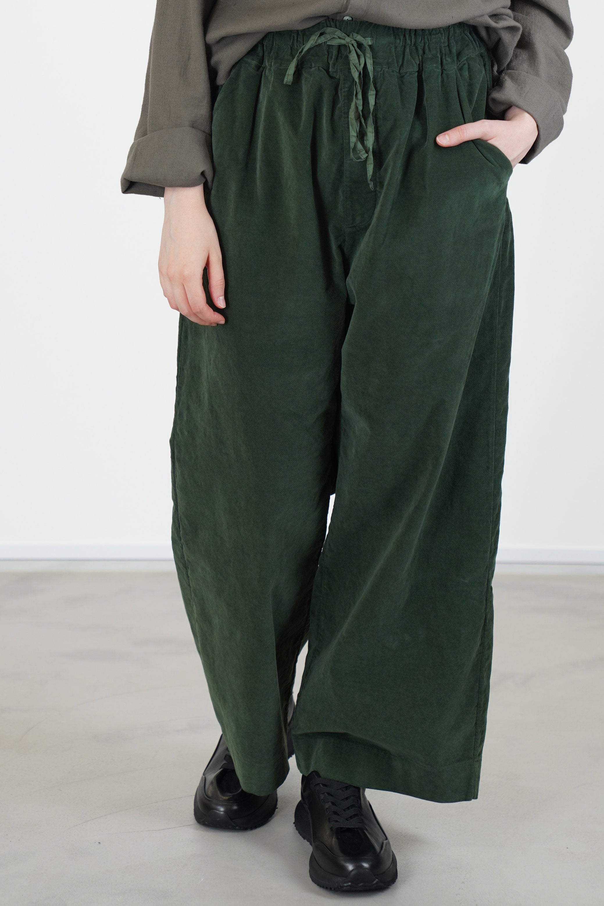 wide & long trousers v forest