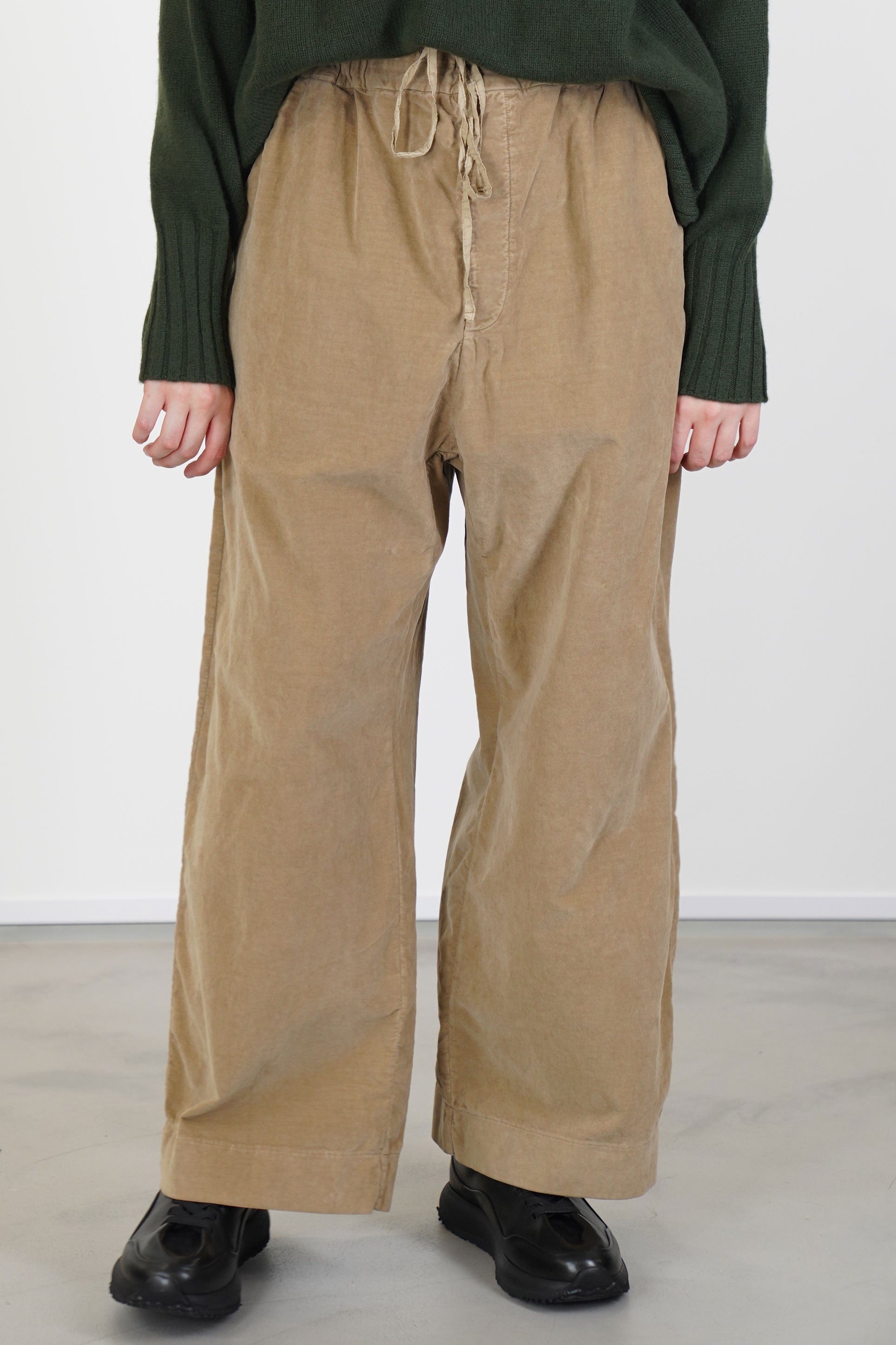 wide & long trousers v honey