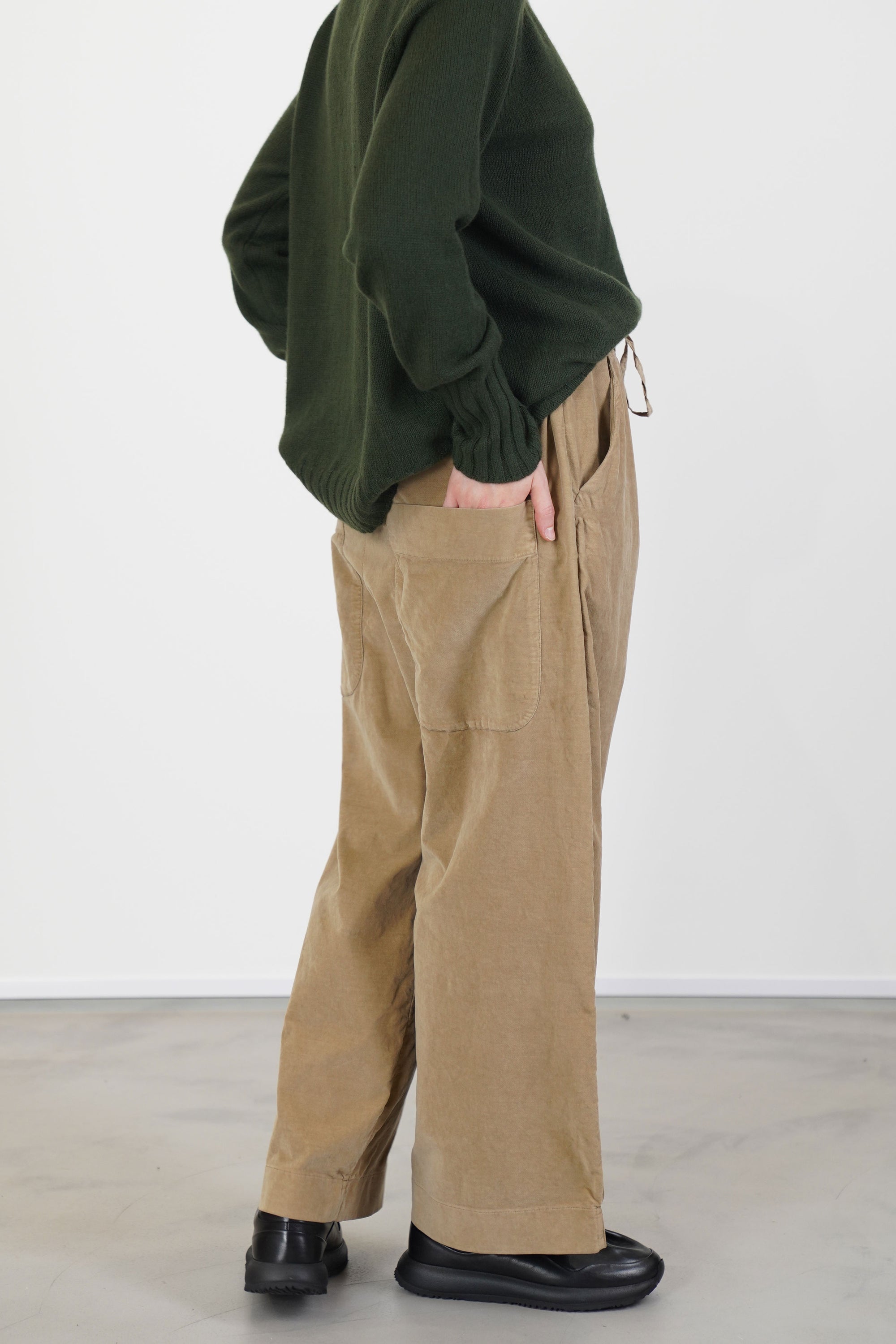 wide & long trousers v honey