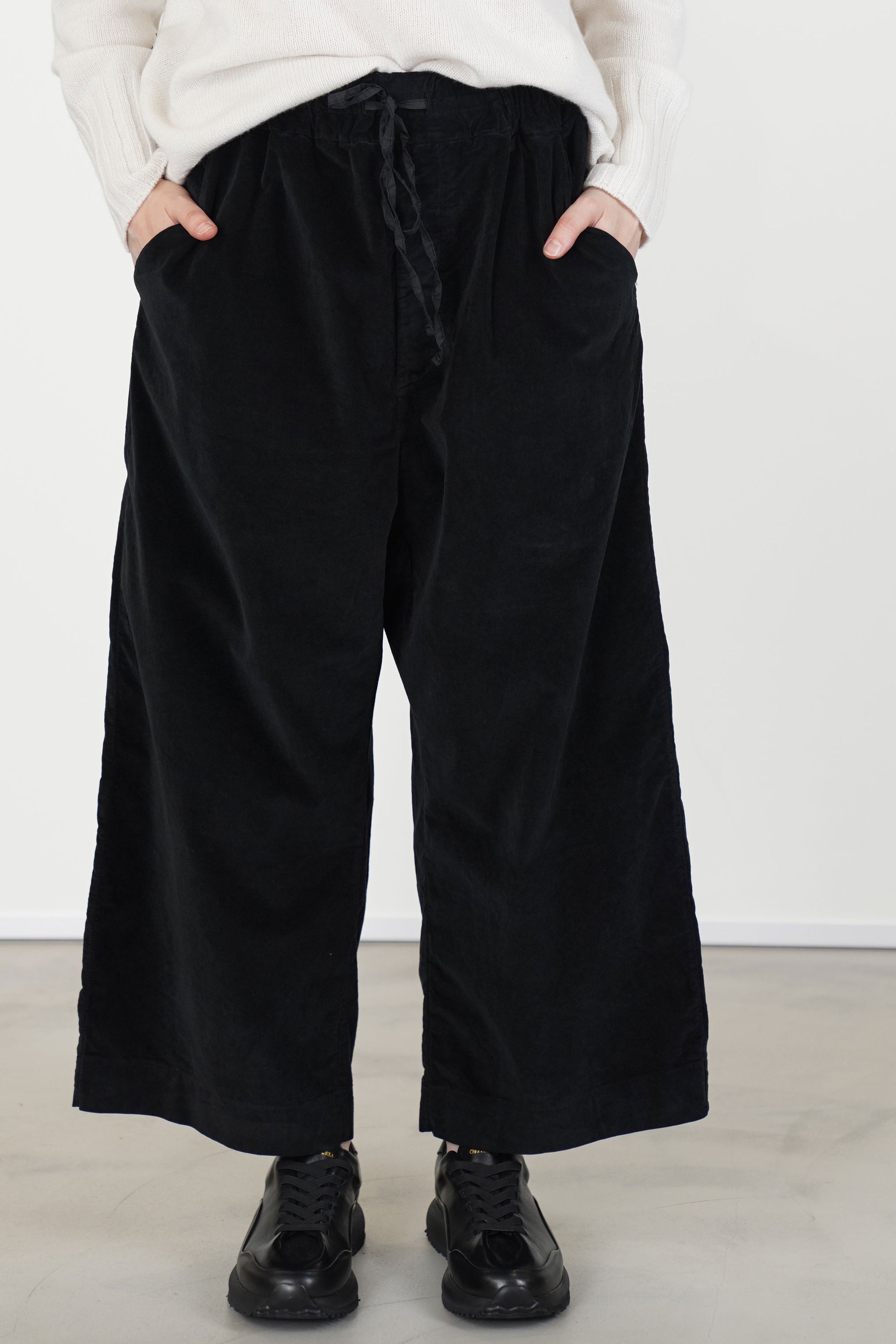 wide & short trousers v black