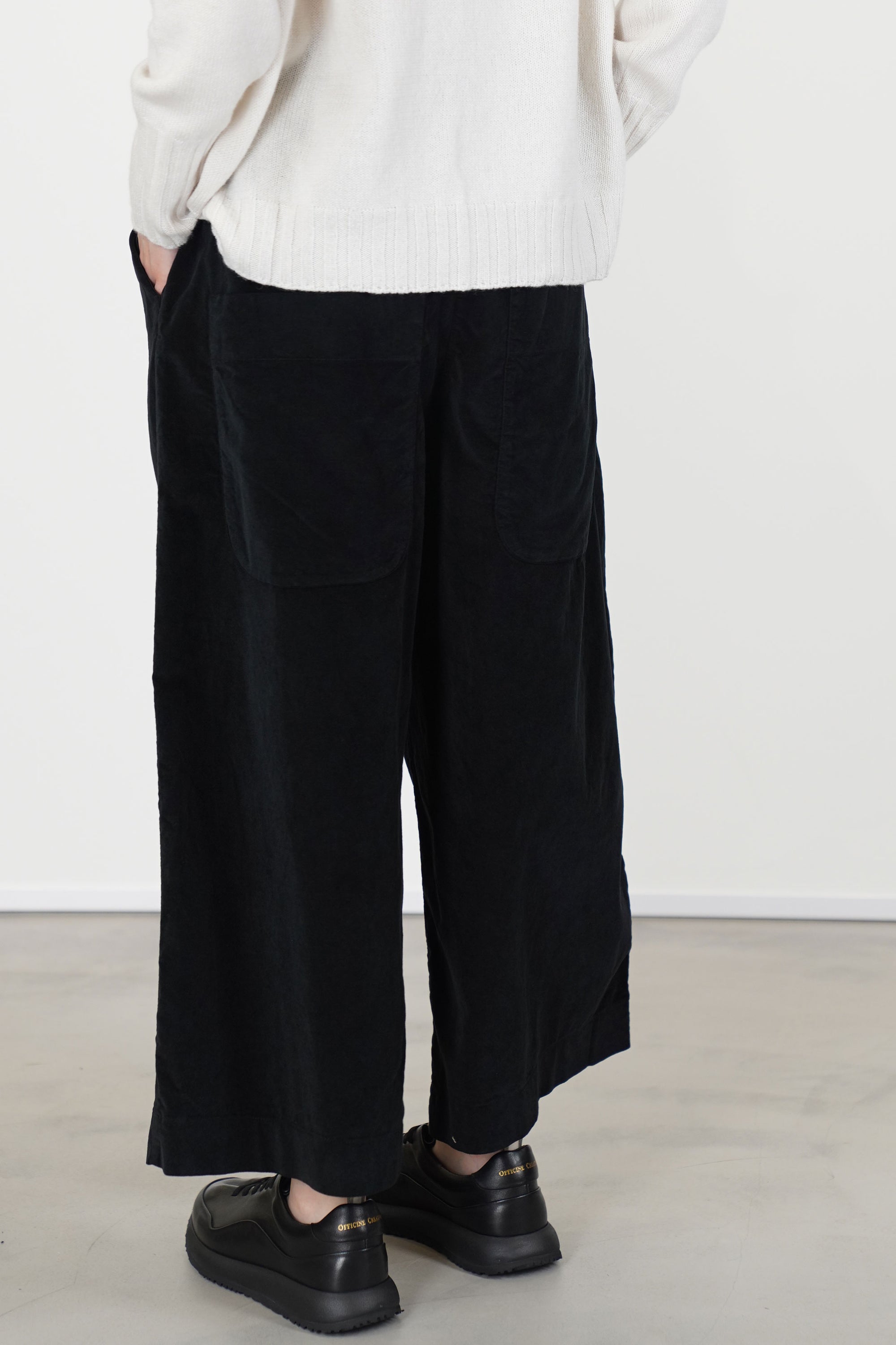 wide & short trousers v black