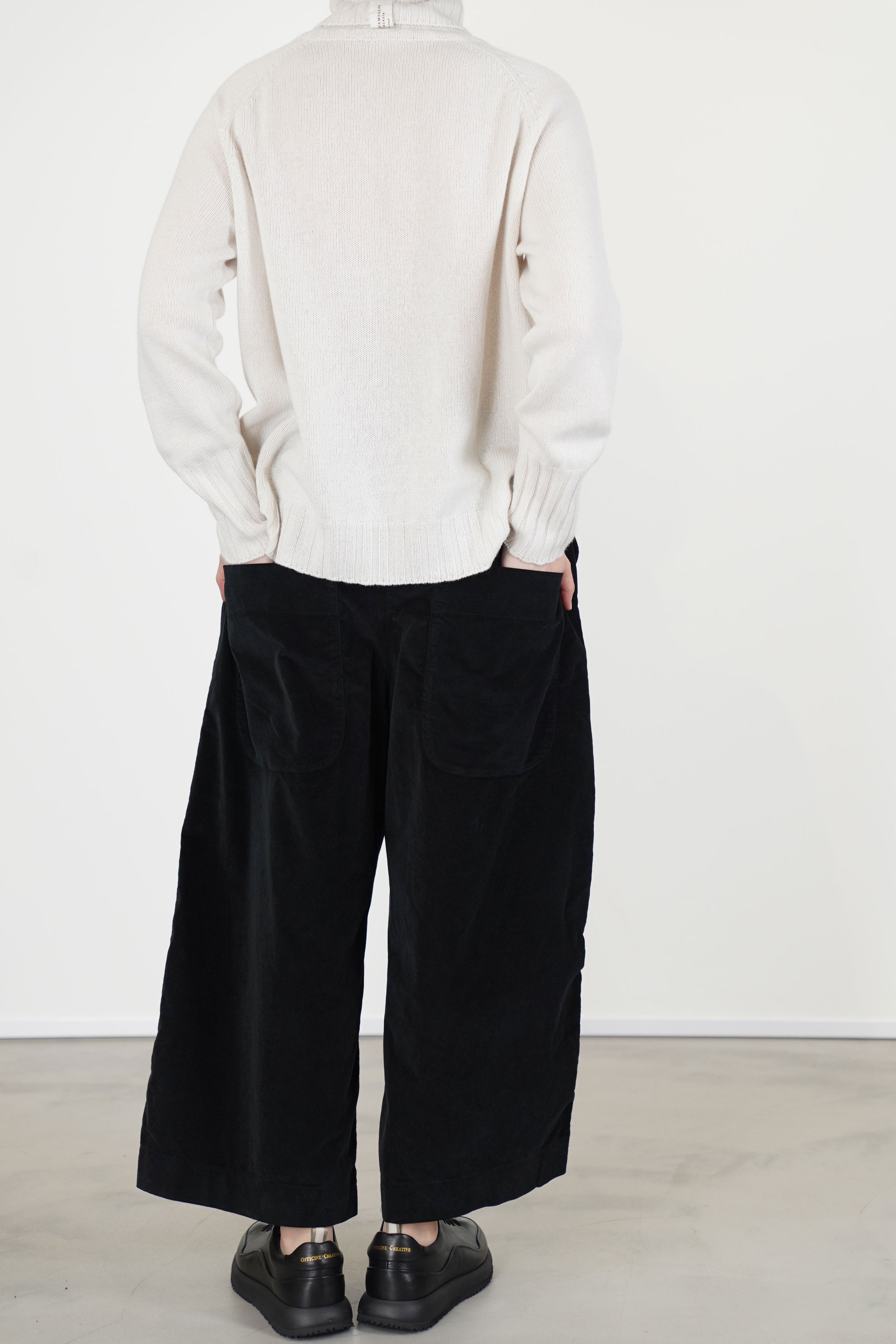 wide & short trousers v black