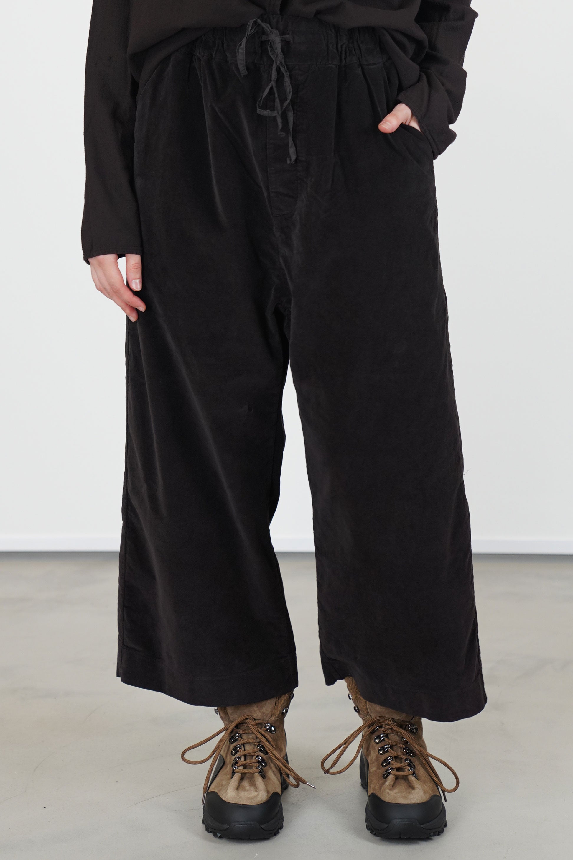 wide & short trousers v brown