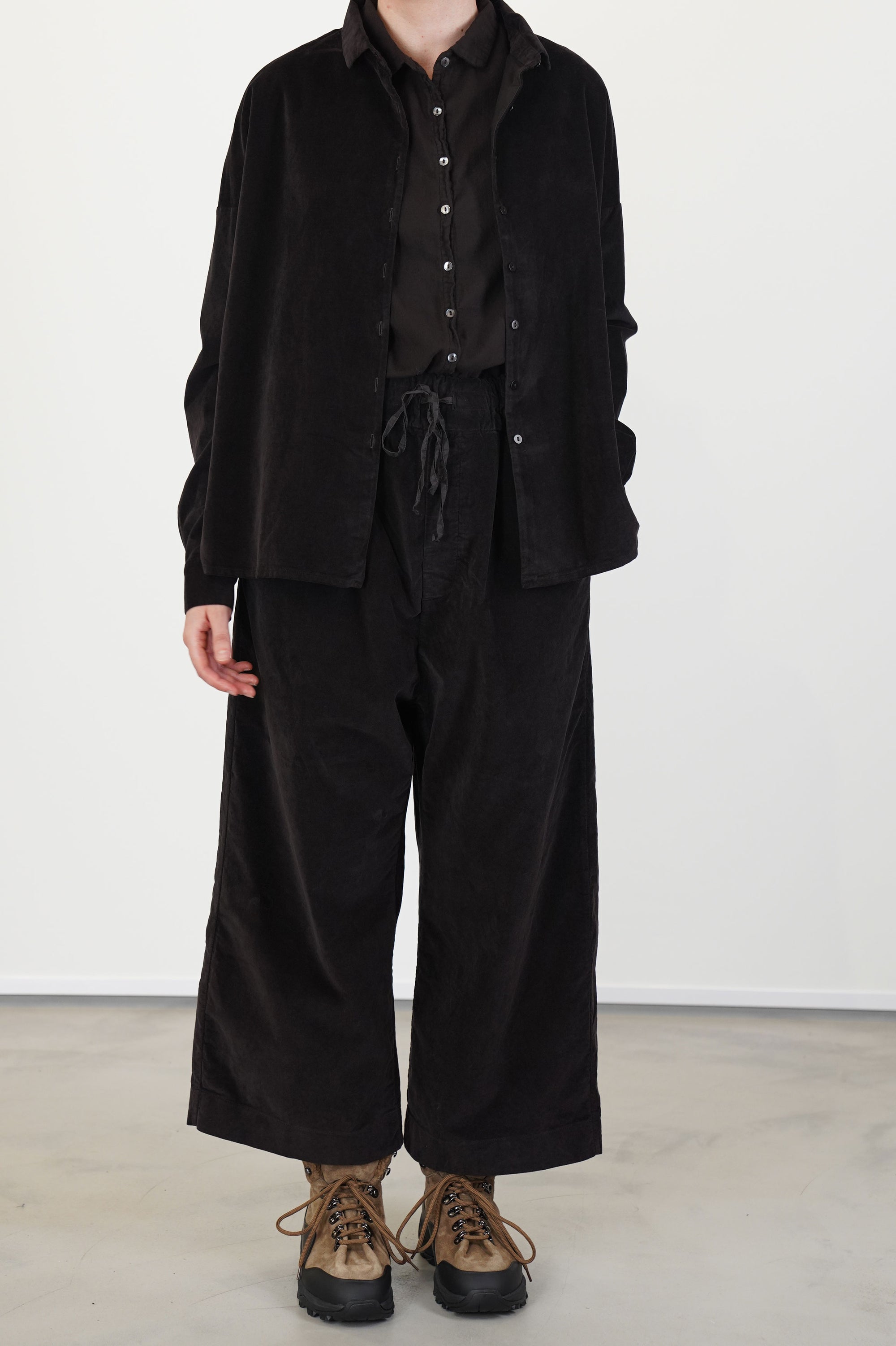 wide & short trousers v brown