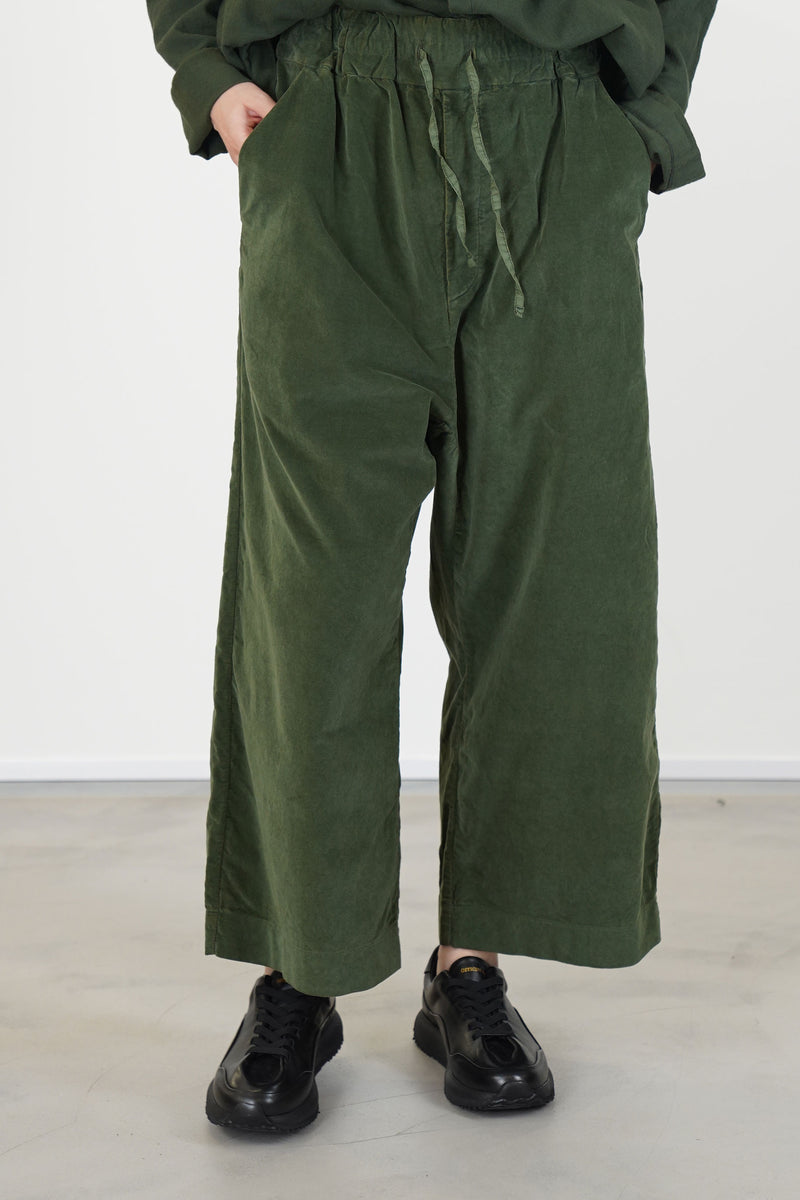 wide & short trousers v forest