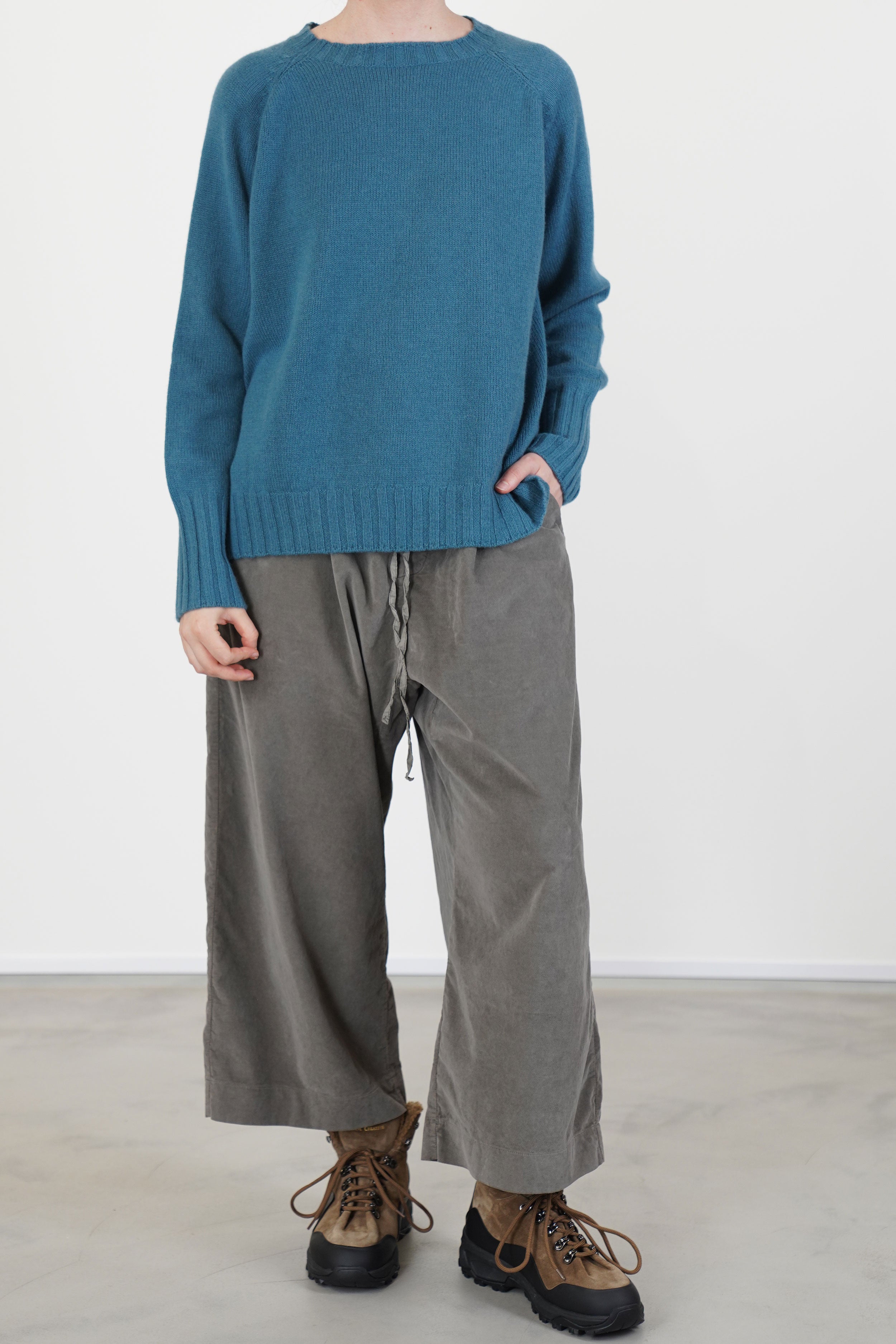 wide & short trousers v taupe
