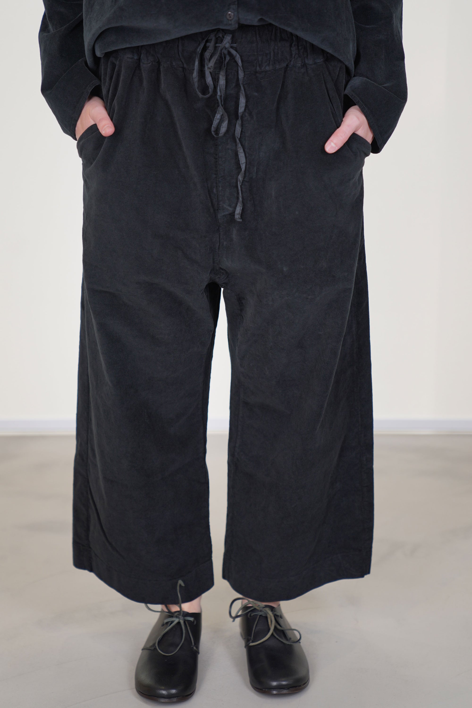 wide & short trousers velvet black
