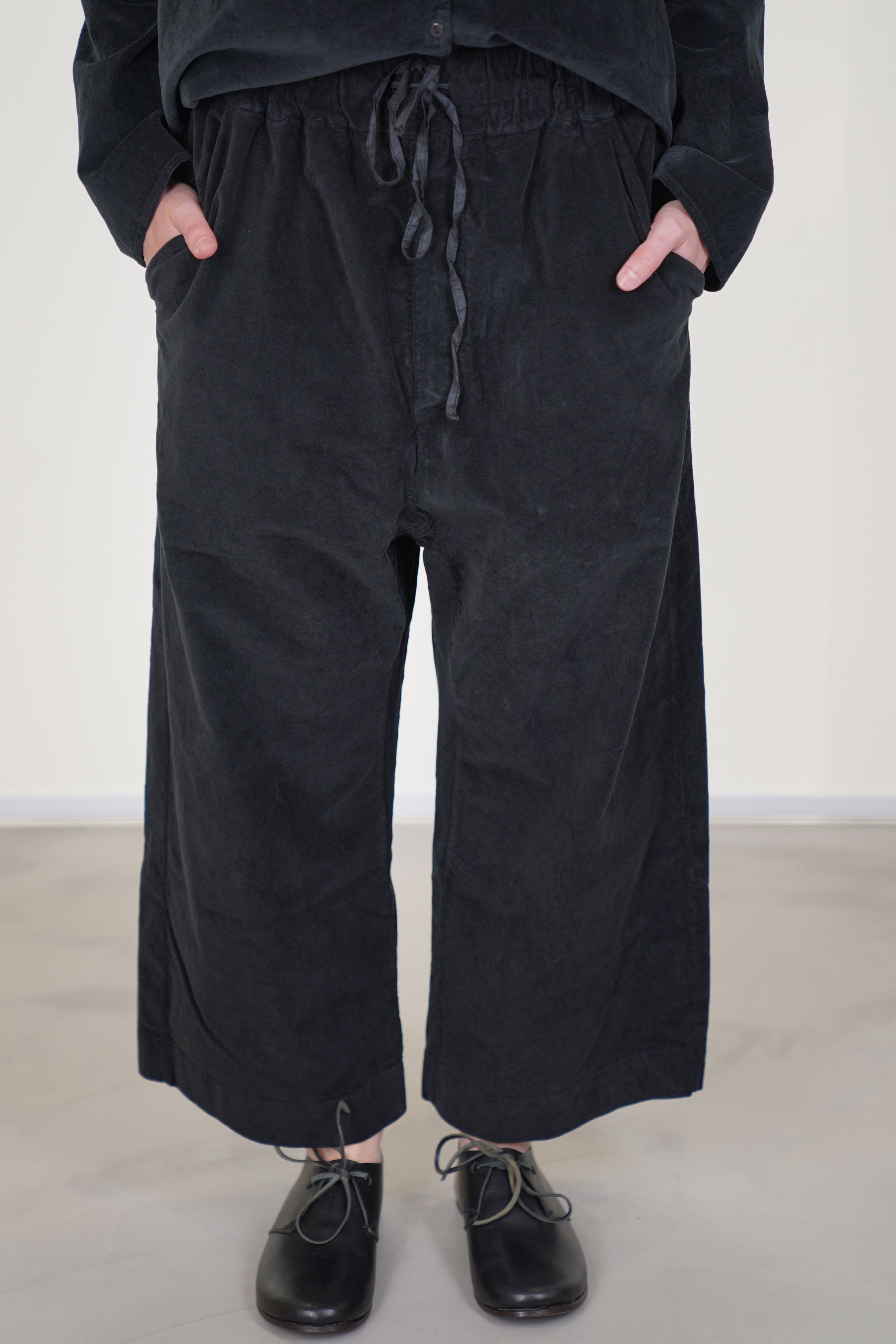 wide & short trousers velvet black