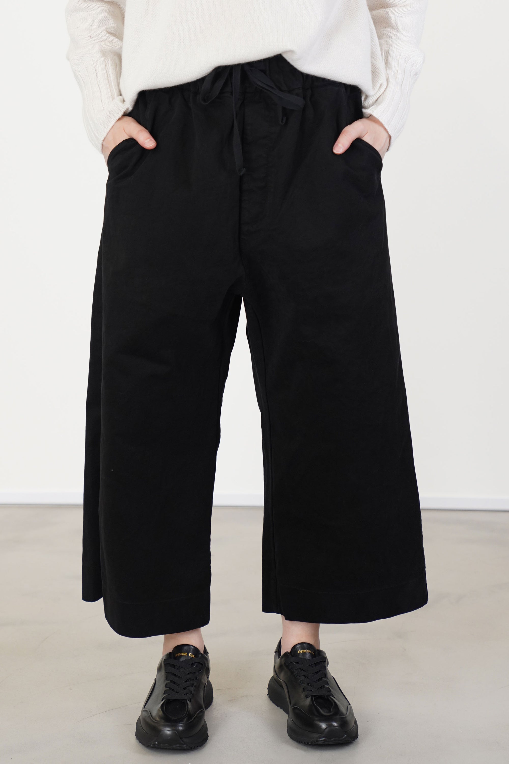 wide & short trousers wcc black