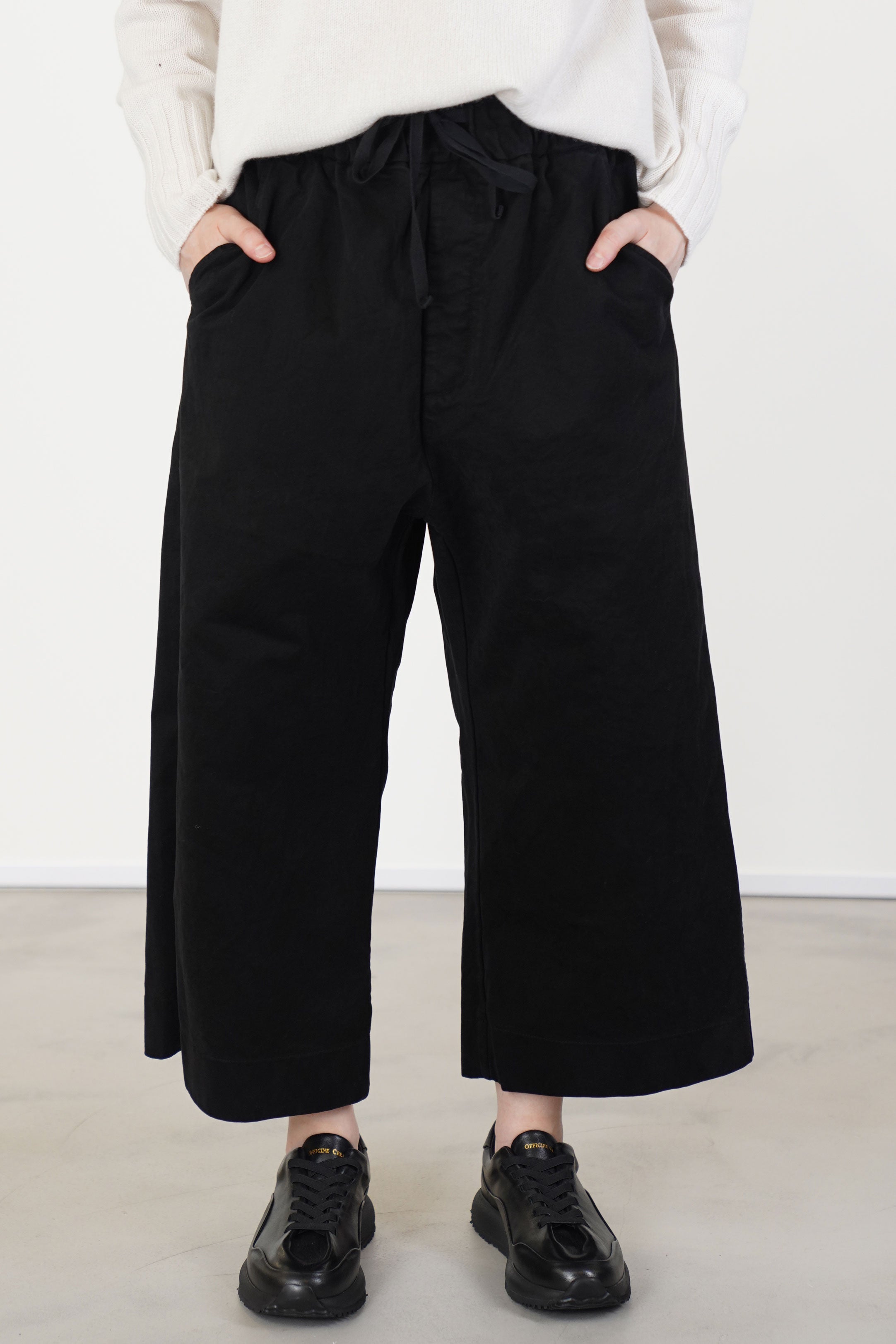 wide & short trousers wcc black