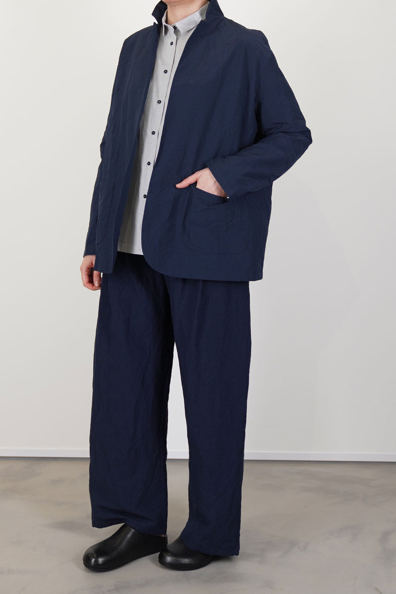 apuntob (a.b) trousers linen abyss combined with a jacket for an everyday elevated style