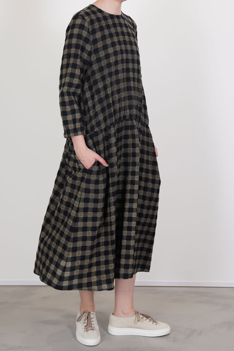 profile view of apuntob (a.b) dress woolen black check crafted in lightweight virgin wool fleece and technical fibers for more structure