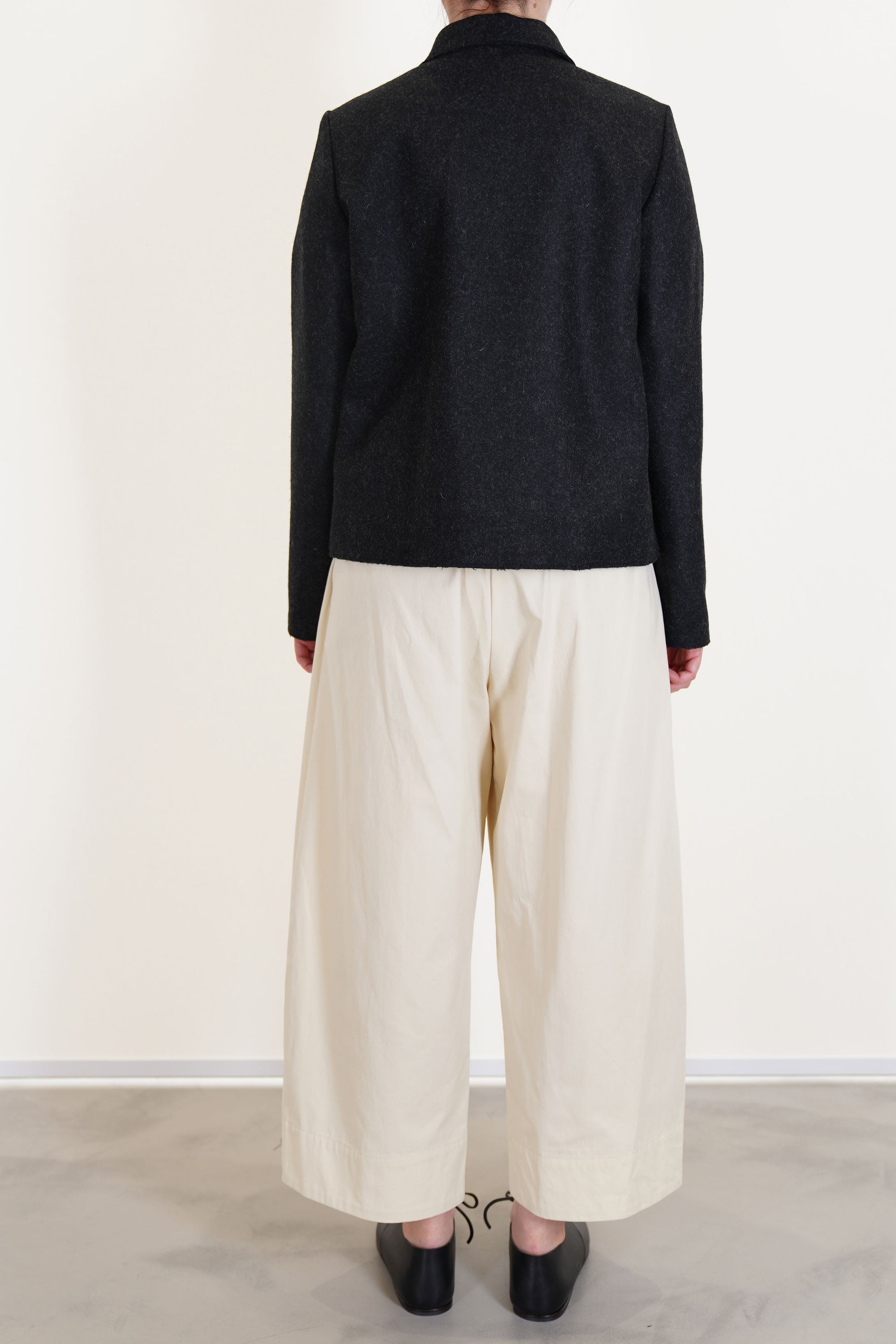 back view of apuntob (a.b) jacket black crafted in virgin wool felted material , striaght hemline, long sleeves