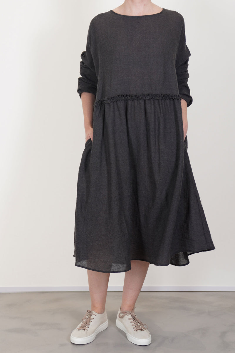 apuntob (a.b) dress wool asphalt grey wide, relaxed cut and side pocket details for a timeless elegance