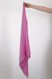 apuntob (a.b) cashmere small stole raspberry features a checkered square design with delicate frayed edges along the sides