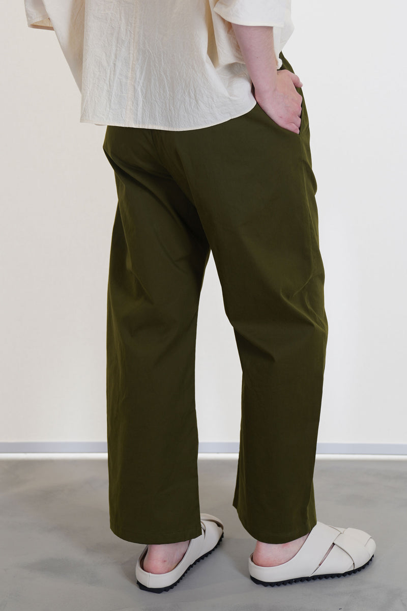 back view of apuntob (a.b) trousers curved leg and side pockets. 