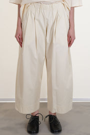 apuntob (a.b) trousers natural featuring a cropped length, wide pleat details at the front and an elasticated wasitband