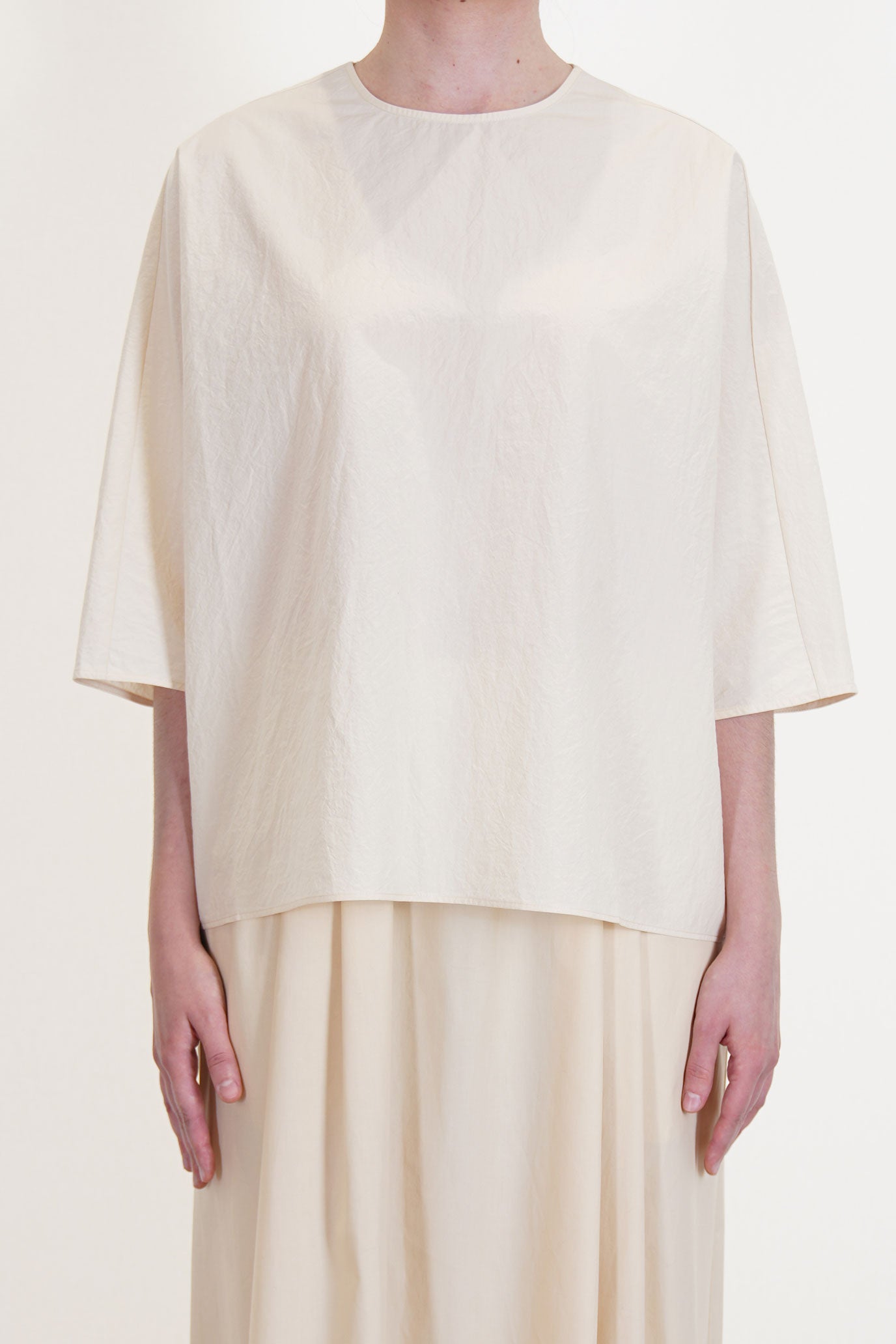 apuntob (a.b) shirt natural crafted in soft and lightweight cotton crinkled material.