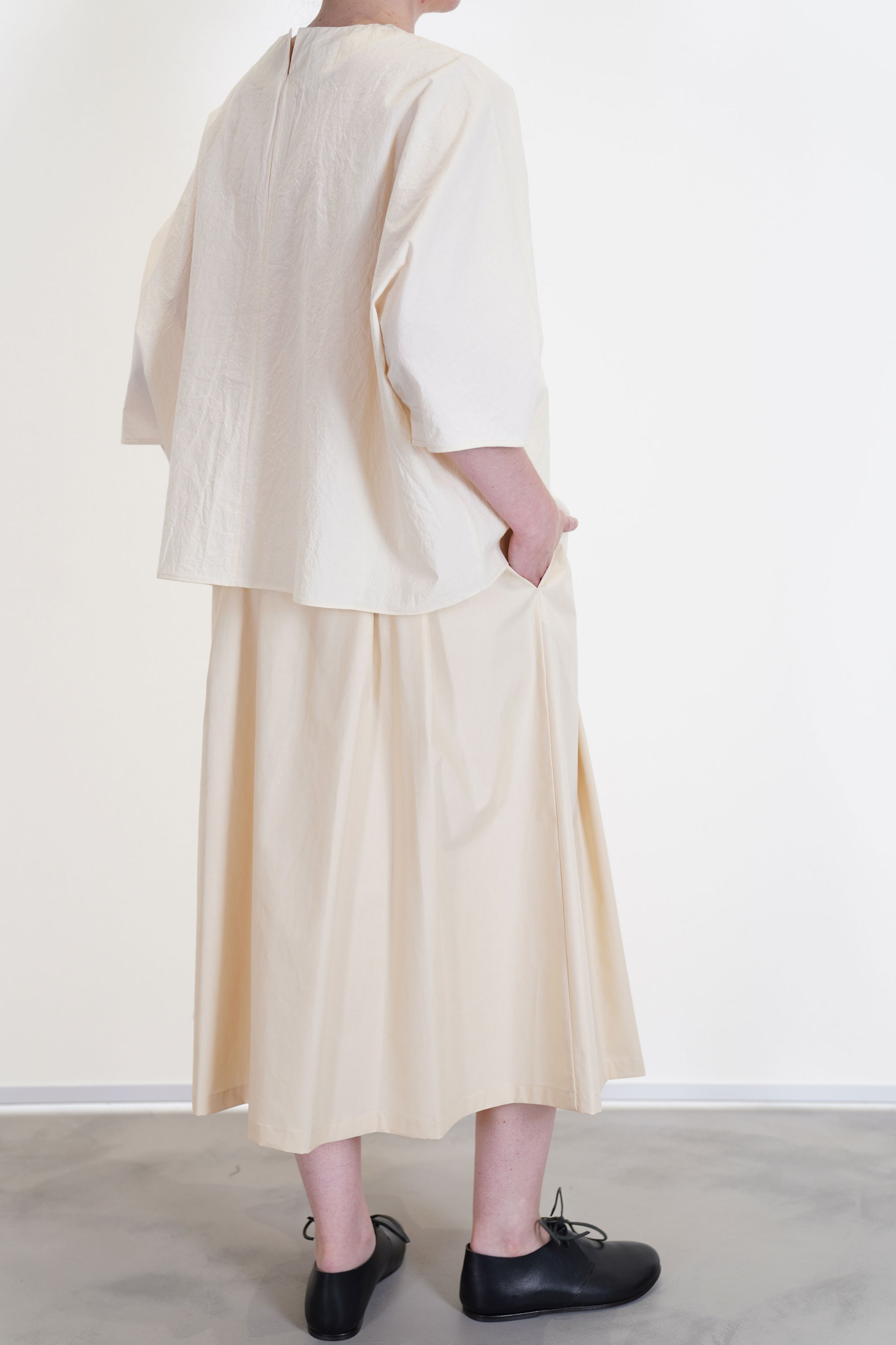 back view of apuntob (a.b) shirt natural worn with skirt natural relaxed cut
