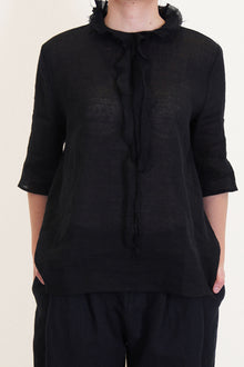apuntob (a.b) shirt black crafted in a lighweight linen-virgin wool blend. 