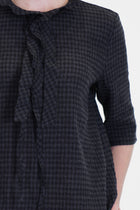 detail view of apuntob (a.b) shirt anthracite black featuring ruffle details at the neckline