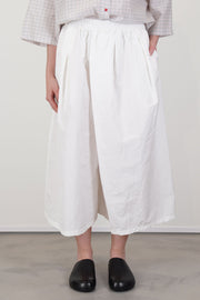 front view of  apuntob (a.b) wide trousers meringue generous overlapping front pleat detail