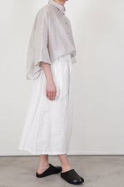 profile view of  apuntob (a.b) wide trousers meringue minimalist silhouette
