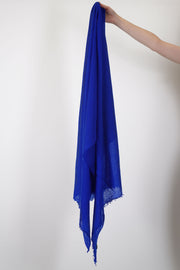 apuntob (a.b) cashmere long scarf electric blue crafted from exceptionally lightweight and fine cashmere