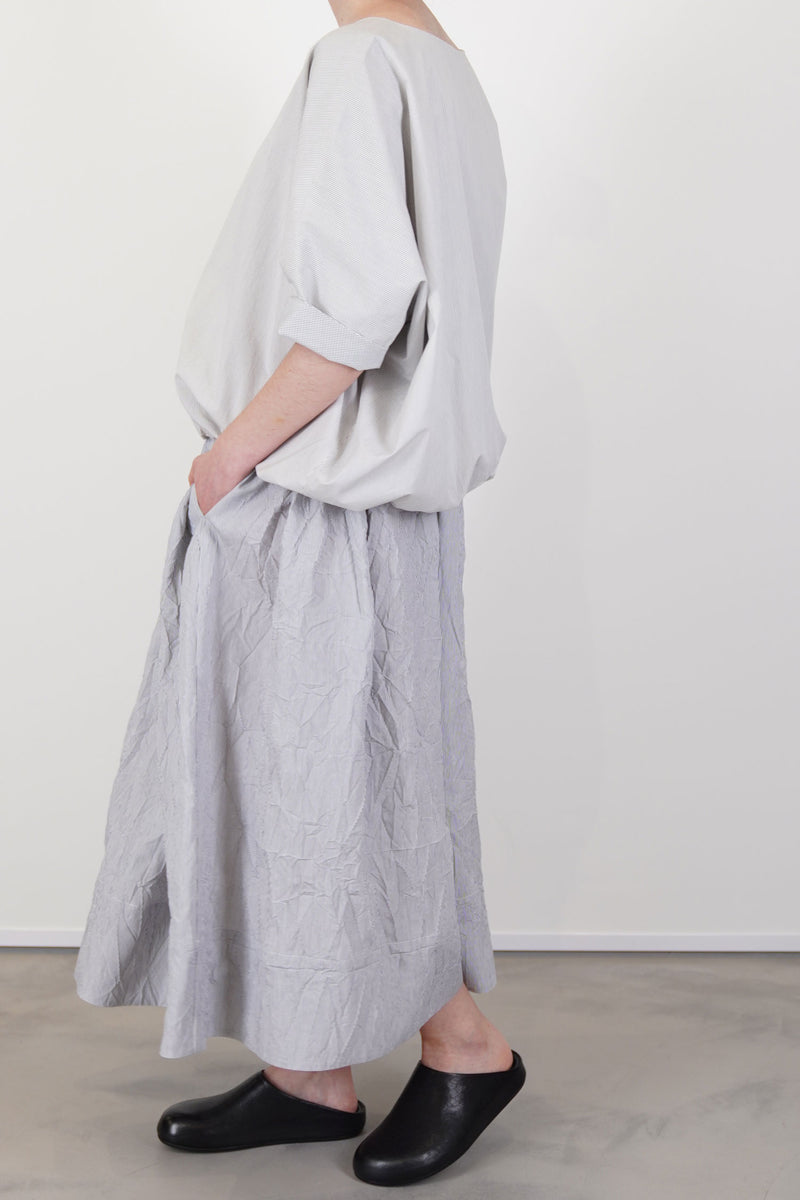 profile view of apuntob (a.b) shirt fine stripes meringue drop shoulders and soft drape