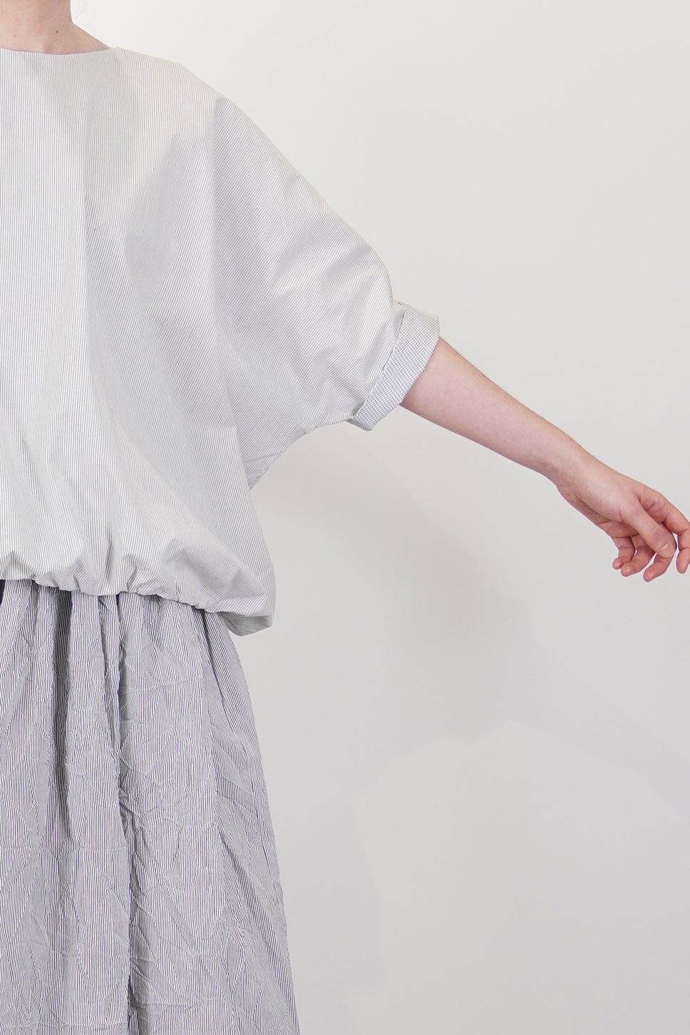 detail view of apuntob (a.b) shirt fine stripes meringue wide silhouette and double-layered material