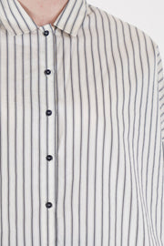 detailed view of apuntob (a.b) shirt cotton silk stripe natural black front button closure, pointed small collar detail