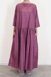apuntob (a.b) dress raspberry crafted in a soft thin silk material. 