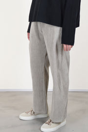 apuntob (a.b) trousers cord ecru featuring an elasticated waistband for a flexible, secure fit