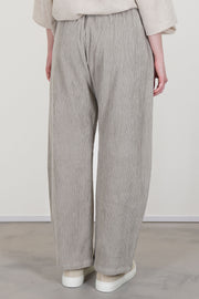 back vire of apuntob (a.b) trousers cord ecru featuring a relaxed fit and ankle length leg