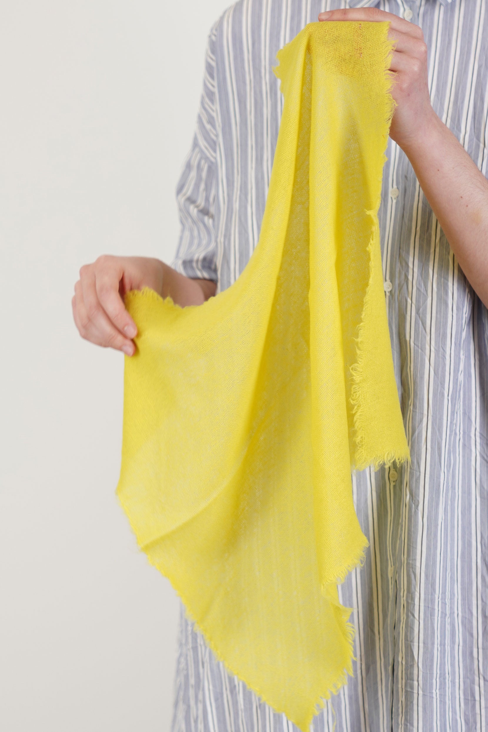 small cashmere stole lemon p2049/ts953