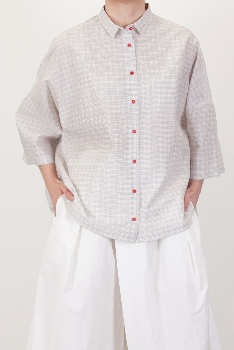 detail front view of apuntob (a.b) shirt check cotton silk tomato contrast hued front button opening and shirt collar detail