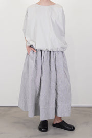 model wearing apuntob (a.b) skirt fine stripes abyss combined with a loose top for an everyday look