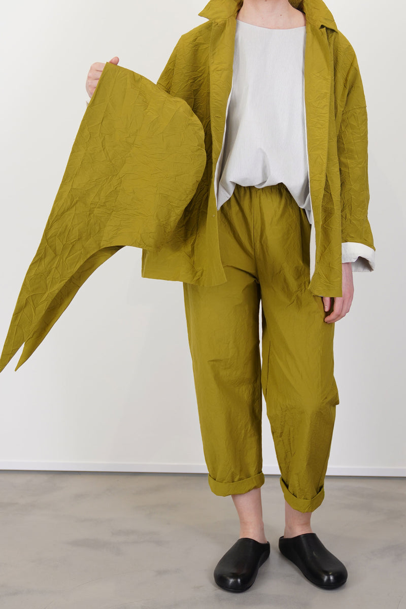 close up view of apuntob (a.b) jacket oil detachable hood element